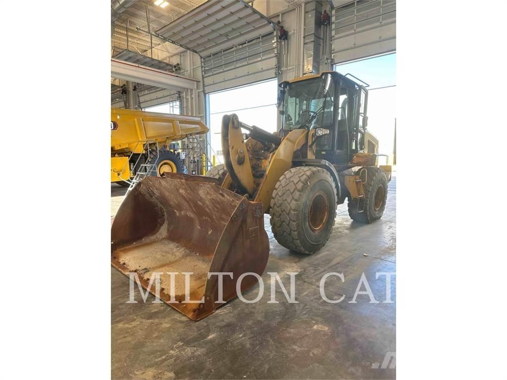 CAT 930M Iekrāvēji uz riteņiem
