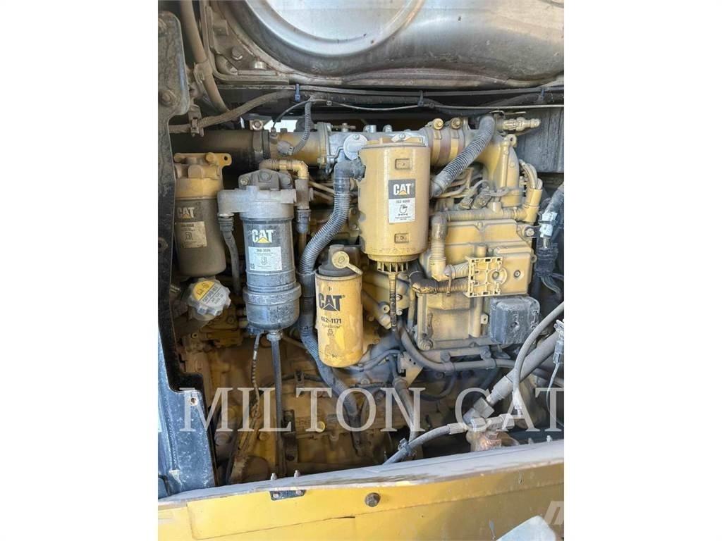 CAT 930M Iekrāvēji uz riteņiem