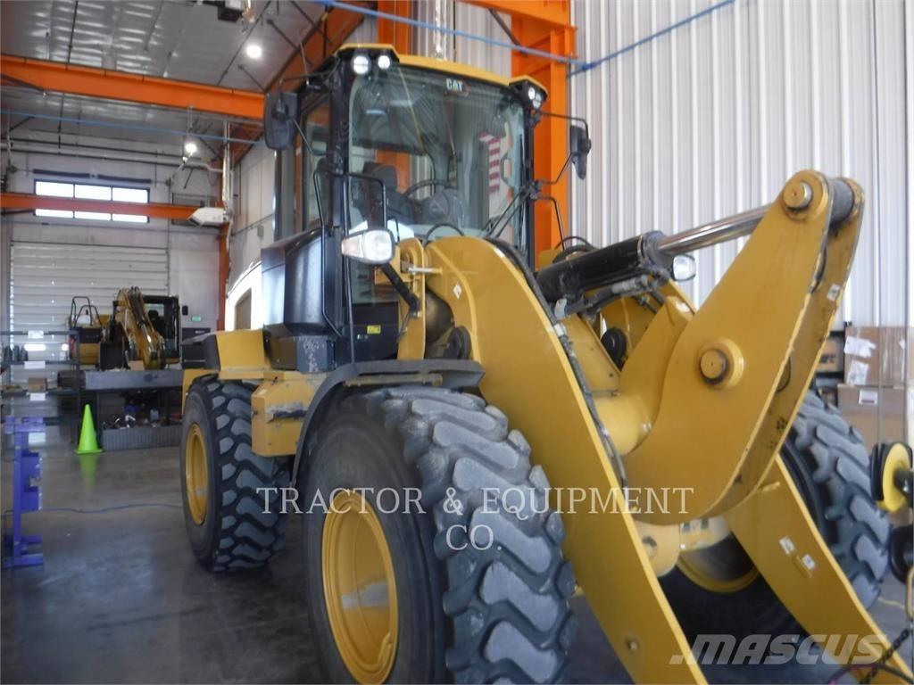 CAT 930M Iekrāvēji uz riteņiem