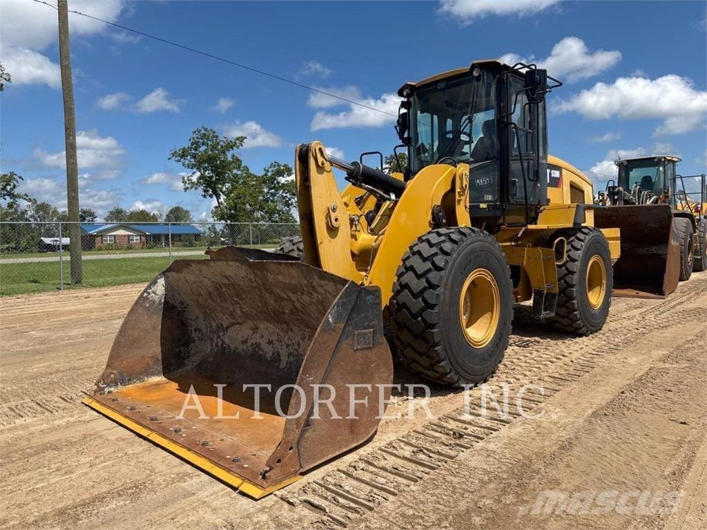 CAT 930M Iekrāvēji uz riteņiem