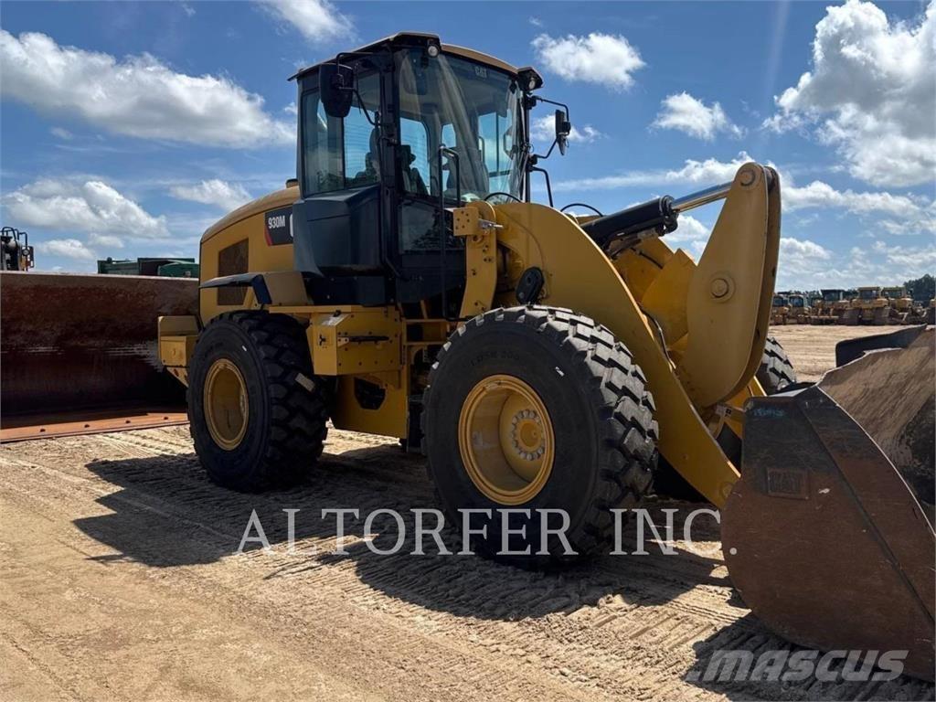 CAT 930M Iekrāvēji uz riteņiem