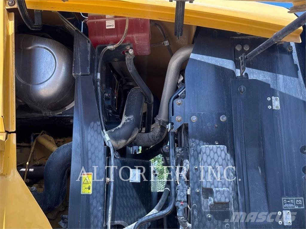 CAT 930M Iekrāvēji uz riteņiem