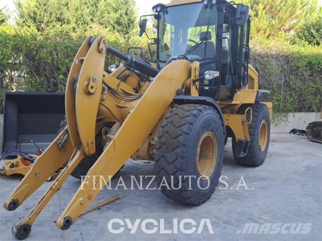 CAT 930M Iekrāvēji uz riteņiem