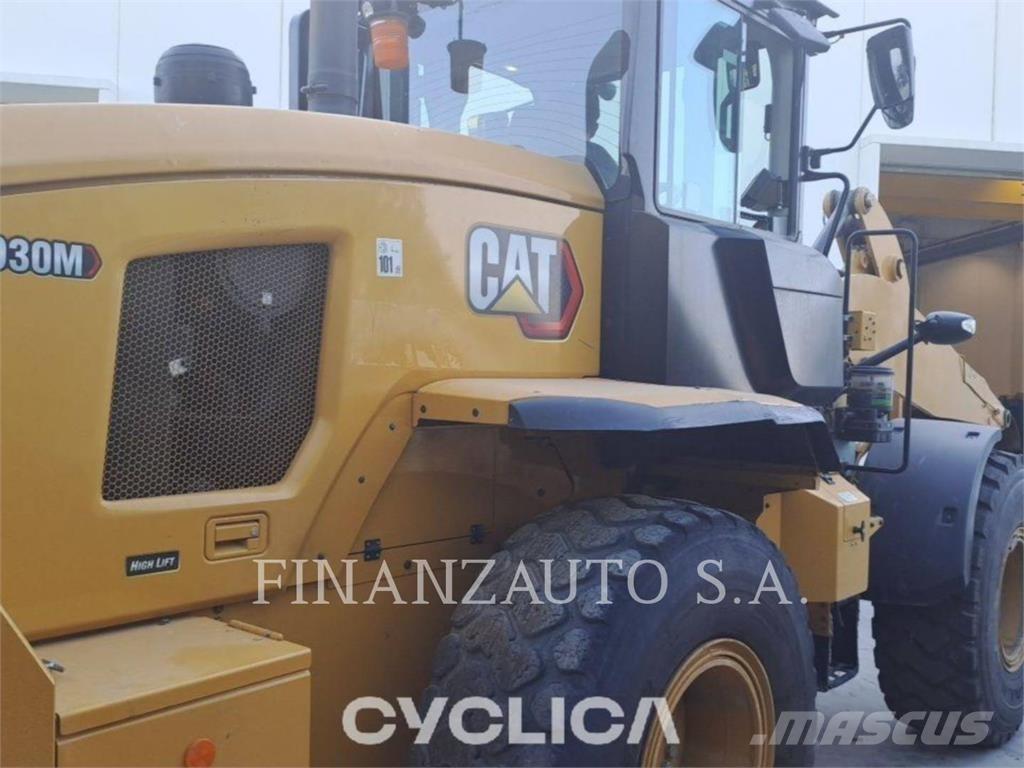 CAT 930M Iekrāvēji uz riteņiem