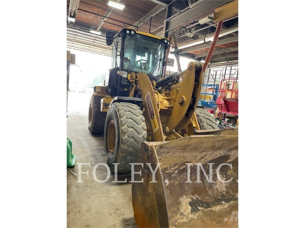 CAT 930M Iekrāvēji uz riteņiem