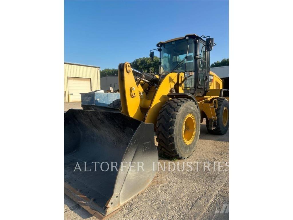 CAT 930M Iekrāvēji uz riteņiem
