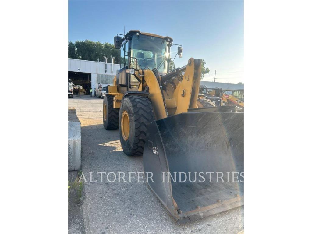 CAT 930M Iekrāvēji uz riteņiem