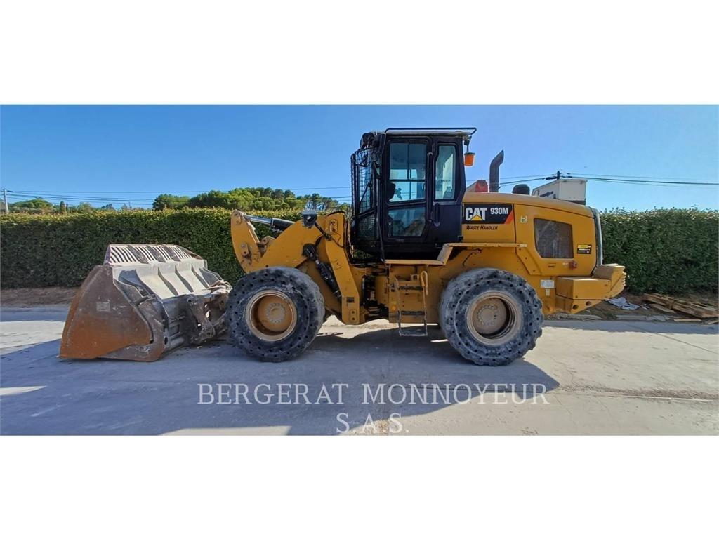 CAT 930M Iekrāvēji uz riteņiem