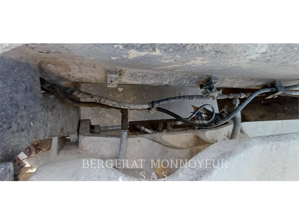 CAT 930M Iekrāvēji uz riteņiem