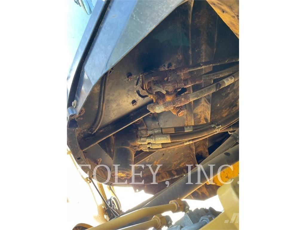 CAT 930M Iekrāvēji uz riteņiem