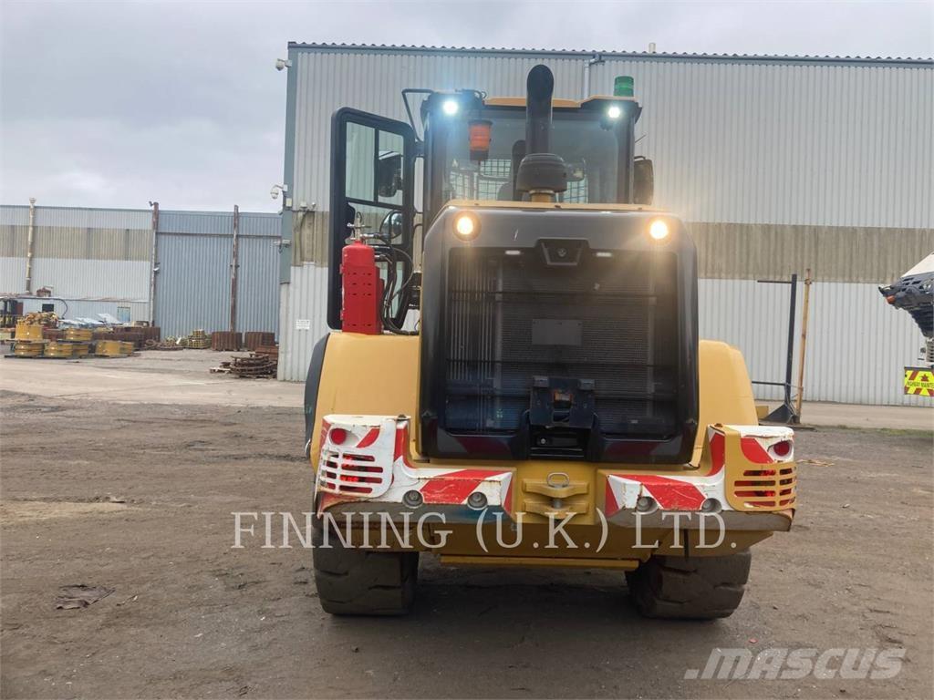 CAT 930M Iekrāvēji uz riteņiem