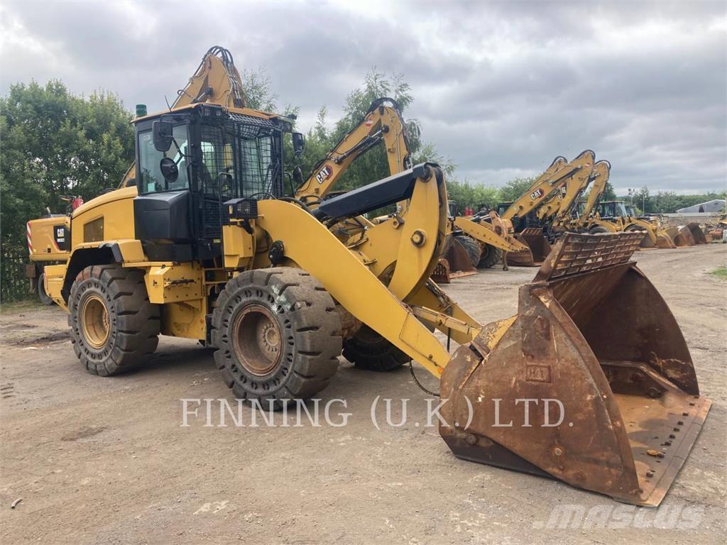 CAT 930M Iekrāvēji uz riteņiem