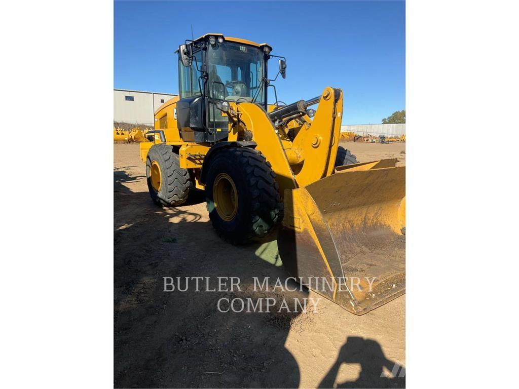 CAT 930M Iekrāvēji uz riteņiem