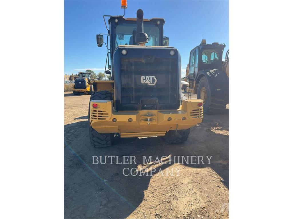 CAT 930M Iekrāvēji uz riteņiem