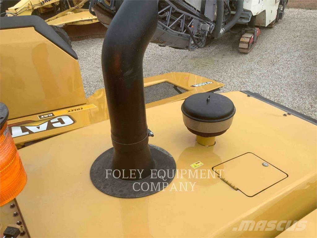 CAT 930M Iekrāvēji uz riteņiem