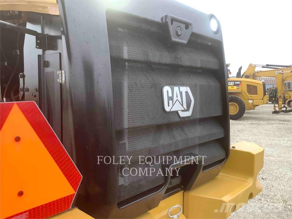 CAT 930M Iekrāvēji uz riteņiem