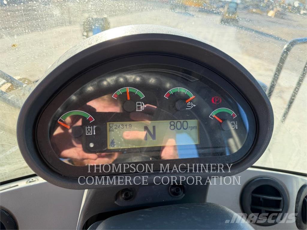 CAT 930M Iekrāvēji uz riteņiem