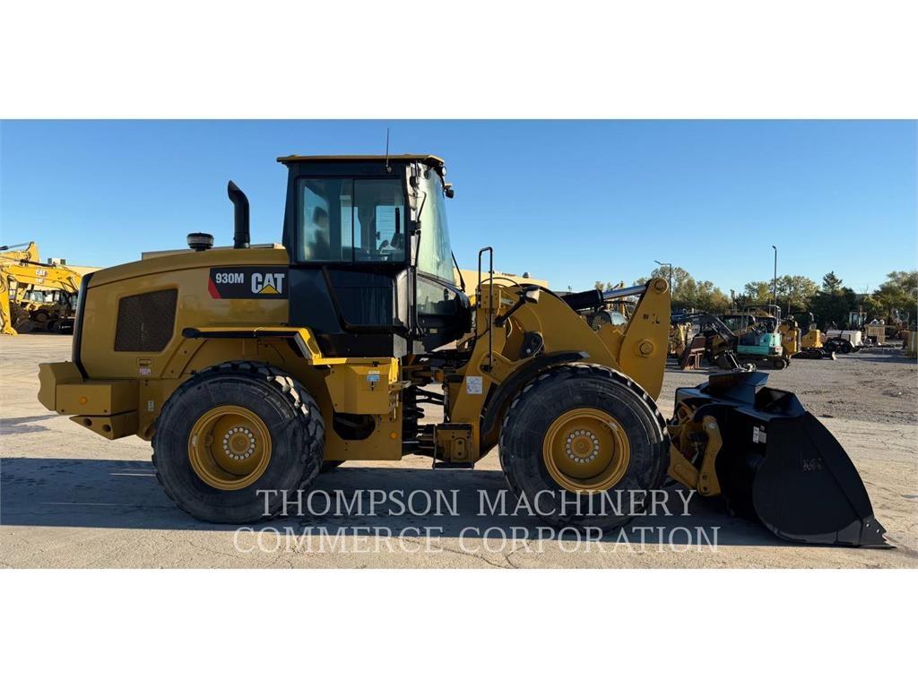 CAT 930M Iekrāvēji uz riteņiem