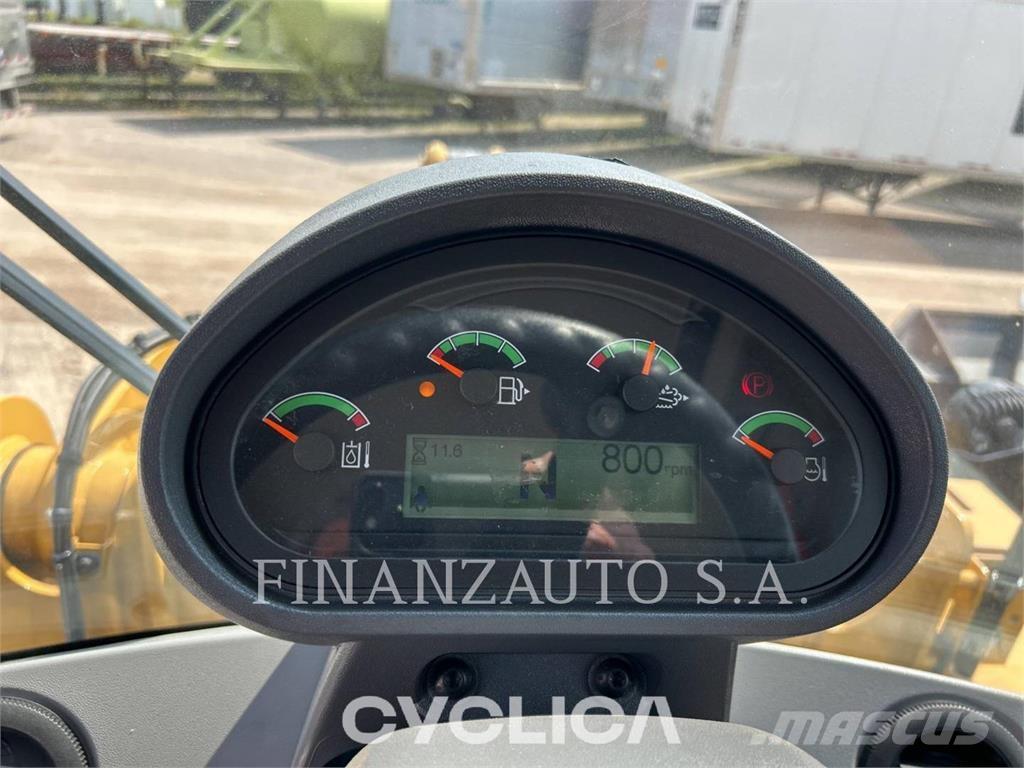 CAT 930M Iekrāvēji uz riteņiem