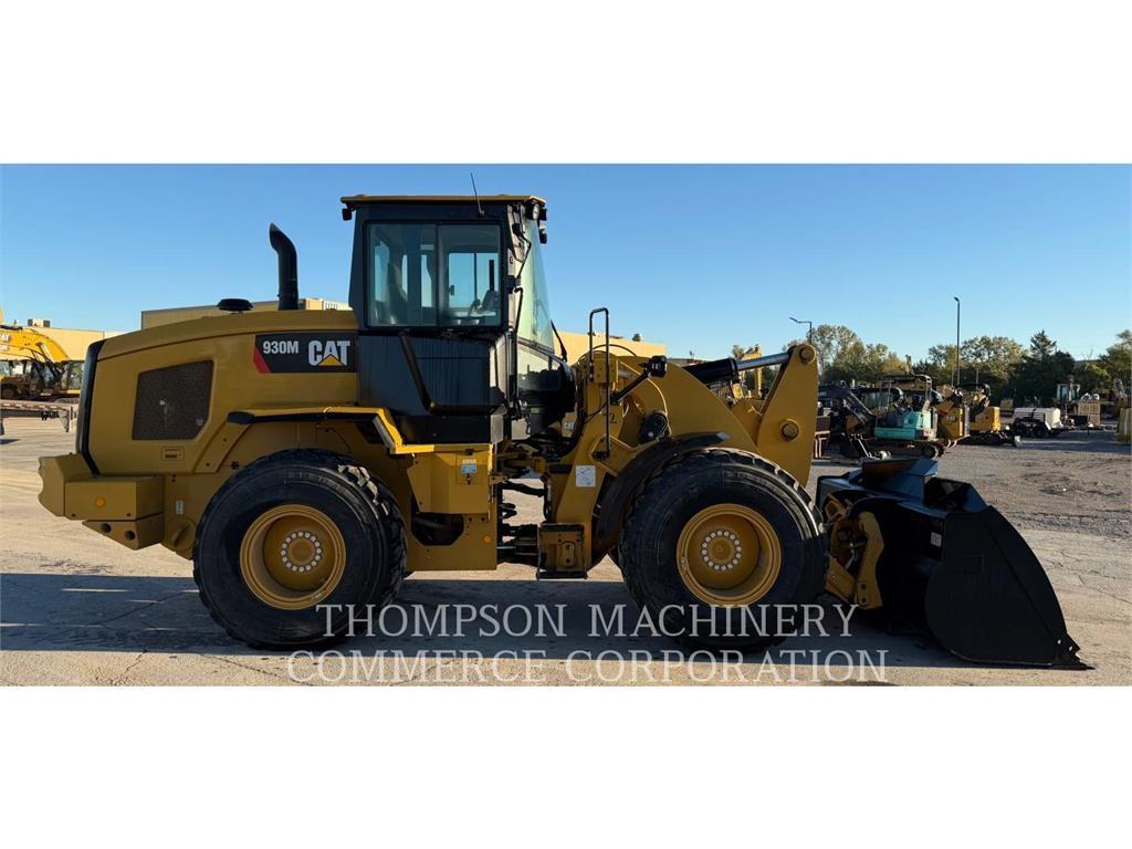 CAT 930M Iekrāvēji uz riteņiem
