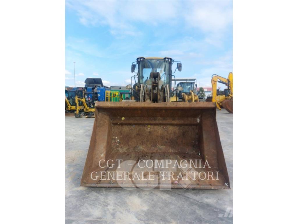 CAT 930M Iekrāvēji uz riteņiem