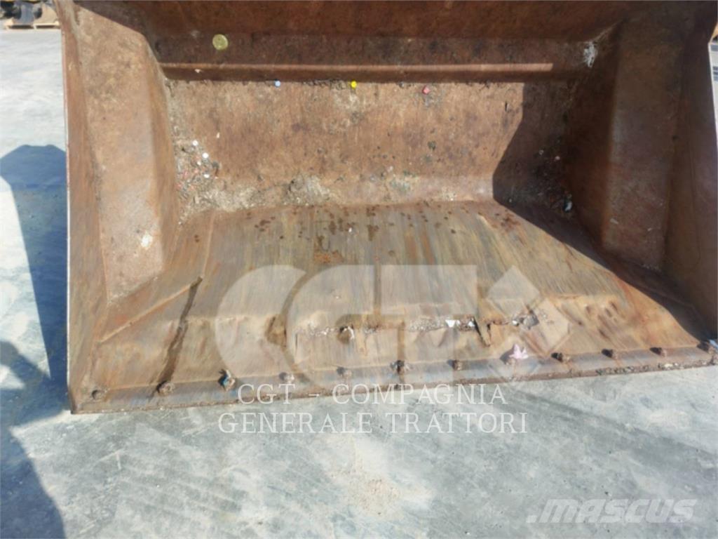 CAT 930M Iekrāvēji uz riteņiem