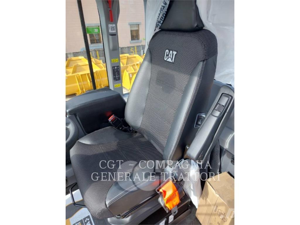 CAT 930M Iekrāvēji uz riteņiem