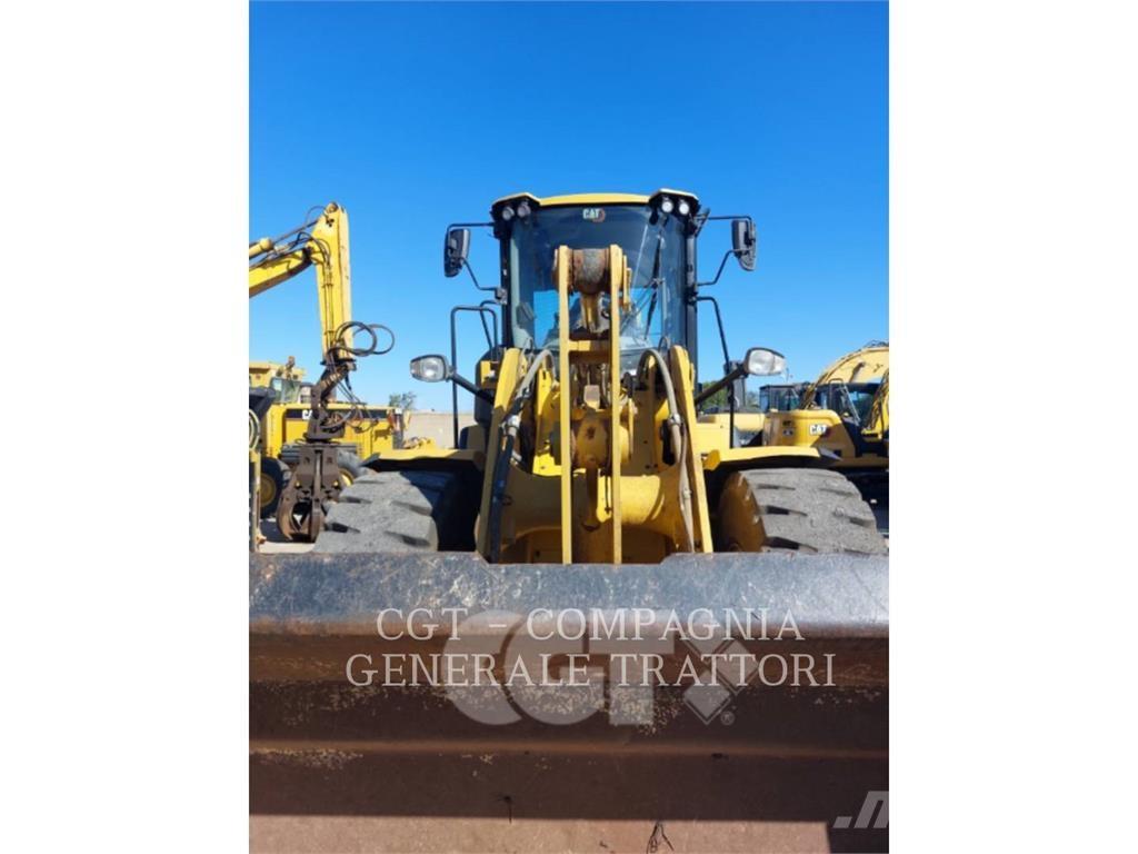 CAT 930M Iekrāvēji uz riteņiem