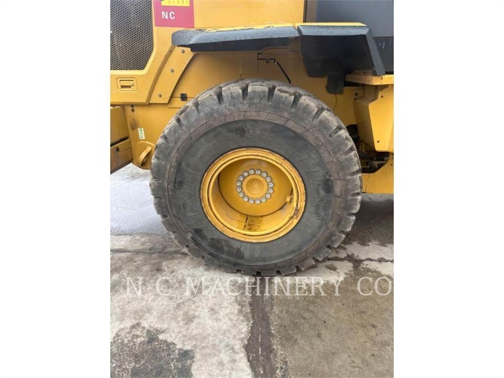 CAT 930M Iekrāvēji uz riteņiem