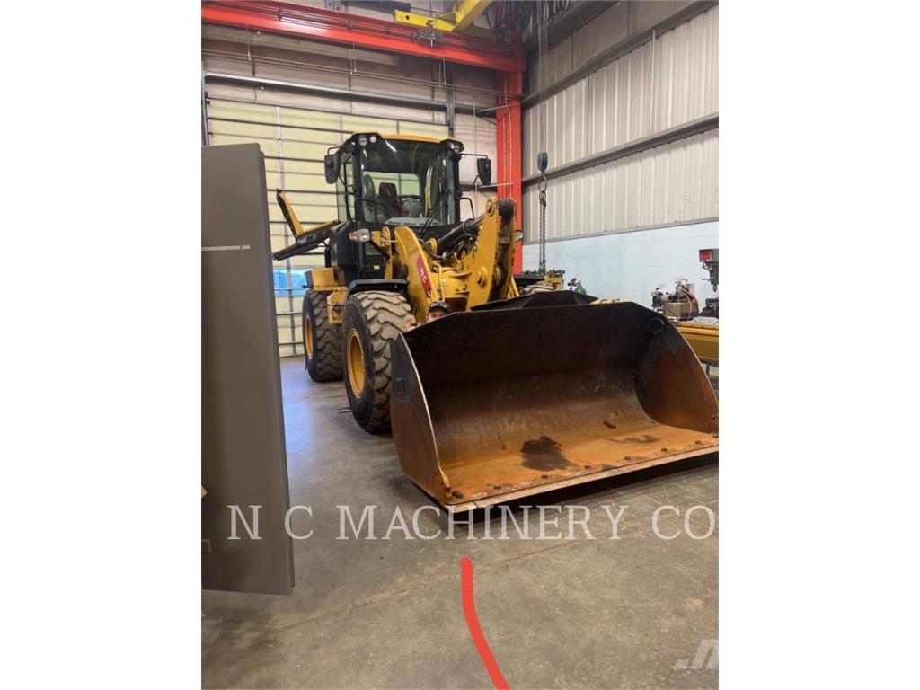 CAT 930M Iekrāvēji uz riteņiem