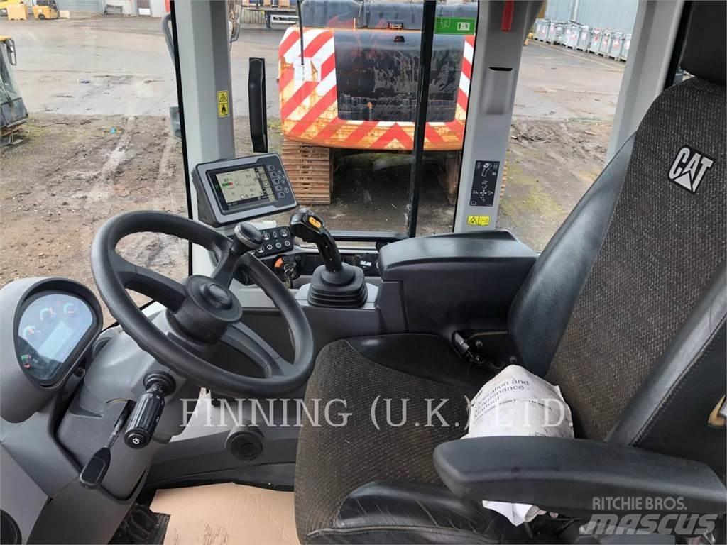 CAT 930M Iekrāvēji uz riteņiem