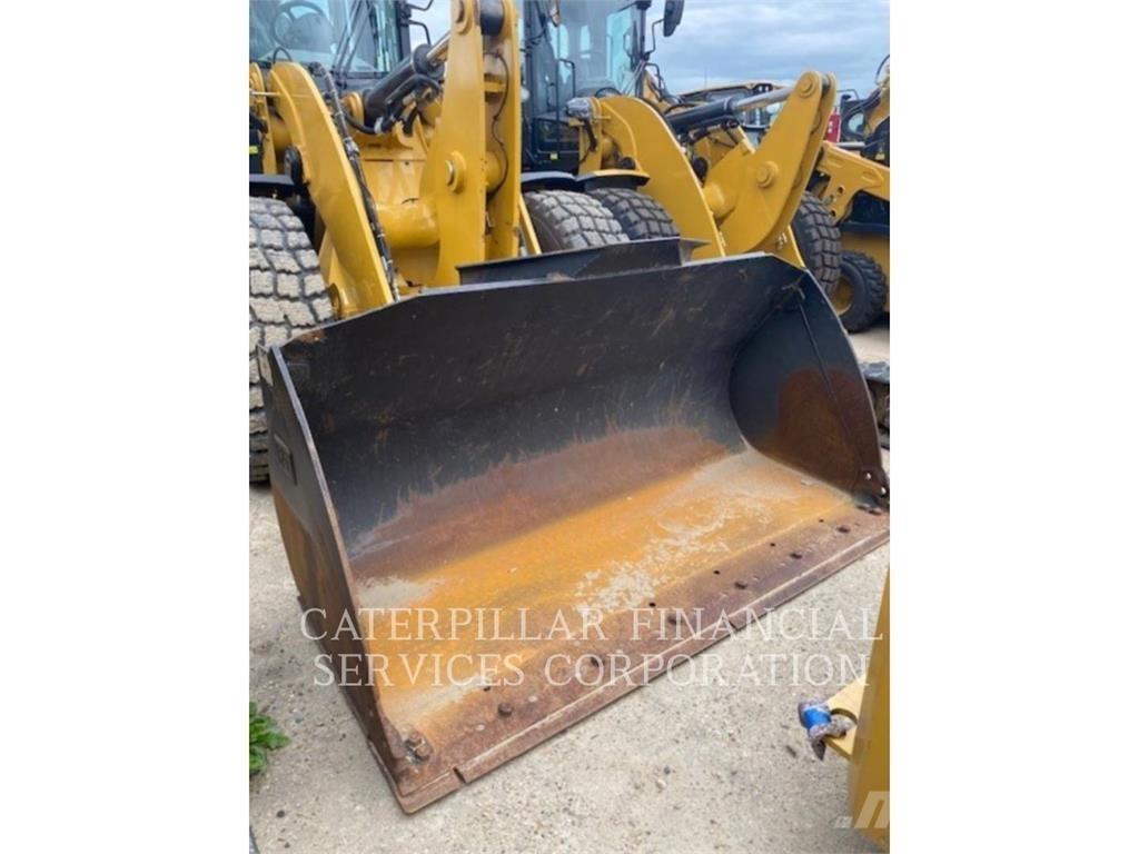 CAT 930M Iekrāvēji uz riteņiem