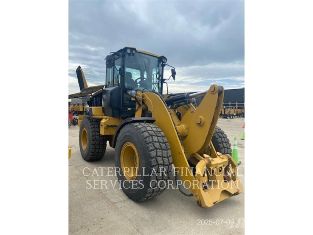 CAT 930M Iekrāvēji uz riteņiem