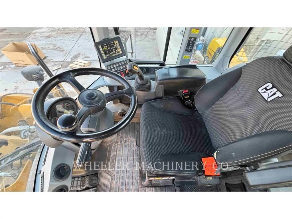 CAT 930M QC Iekrāvēji uz riteņiem