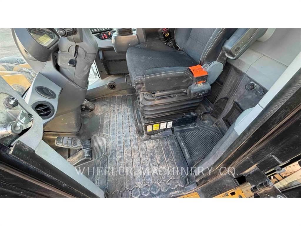 CAT 930M QC Iekrāvēji uz riteņiem