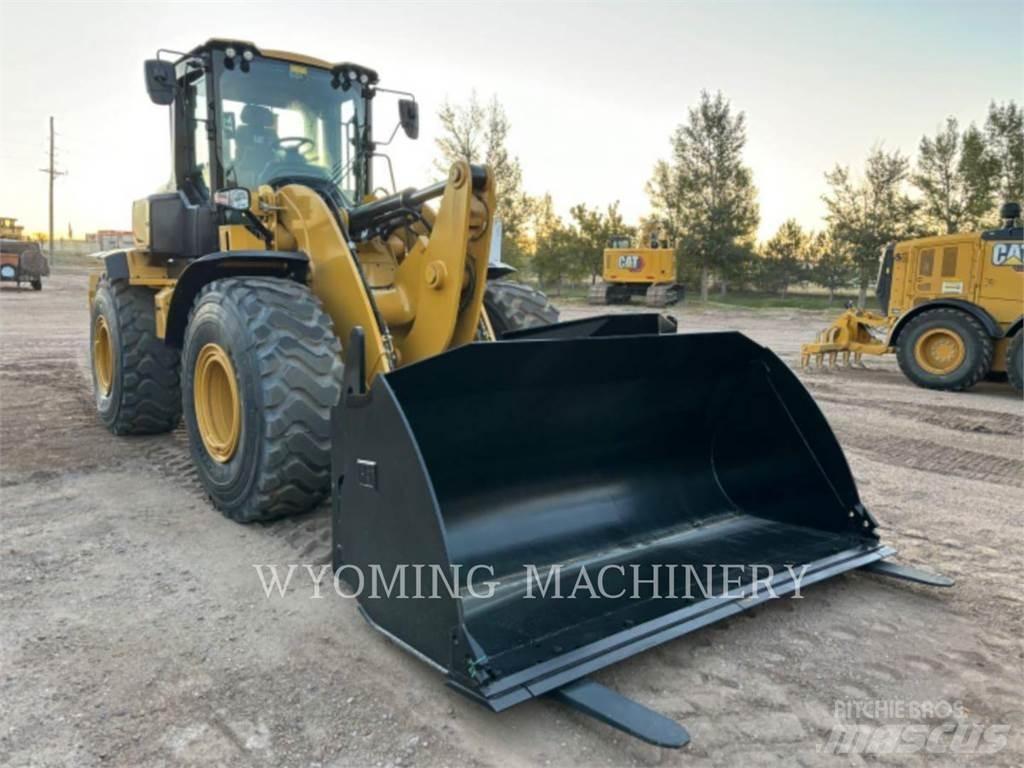 CAT 938 Iekrāvēji uz riteņiem
