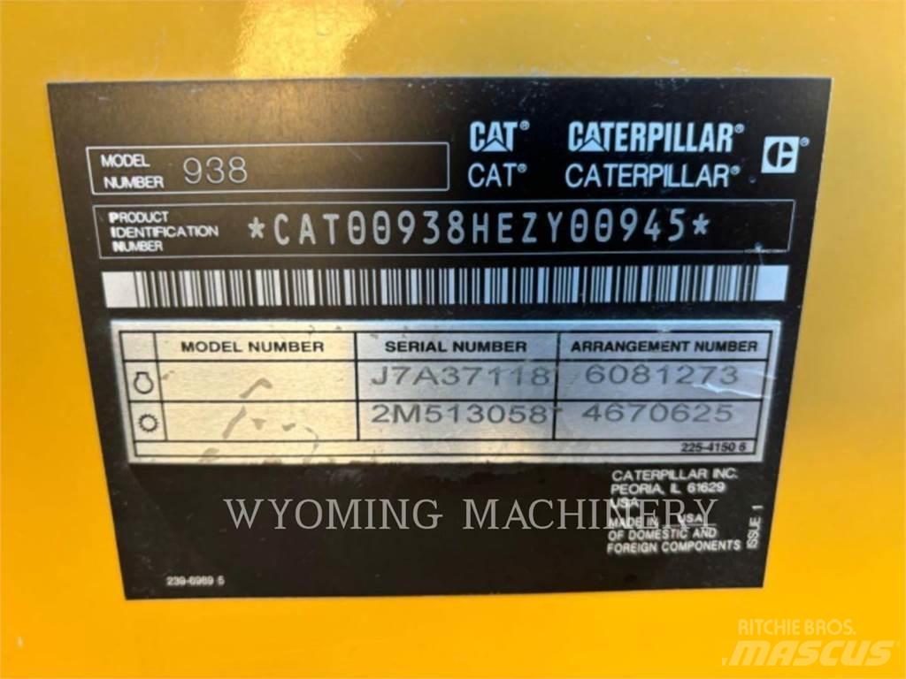 CAT 938 Iekrāvēji uz riteņiem