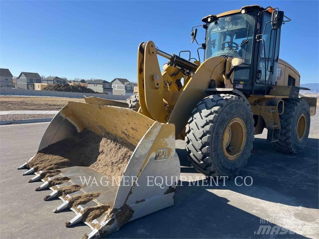 CAT 938 Iekrāvēji uz riteņiem