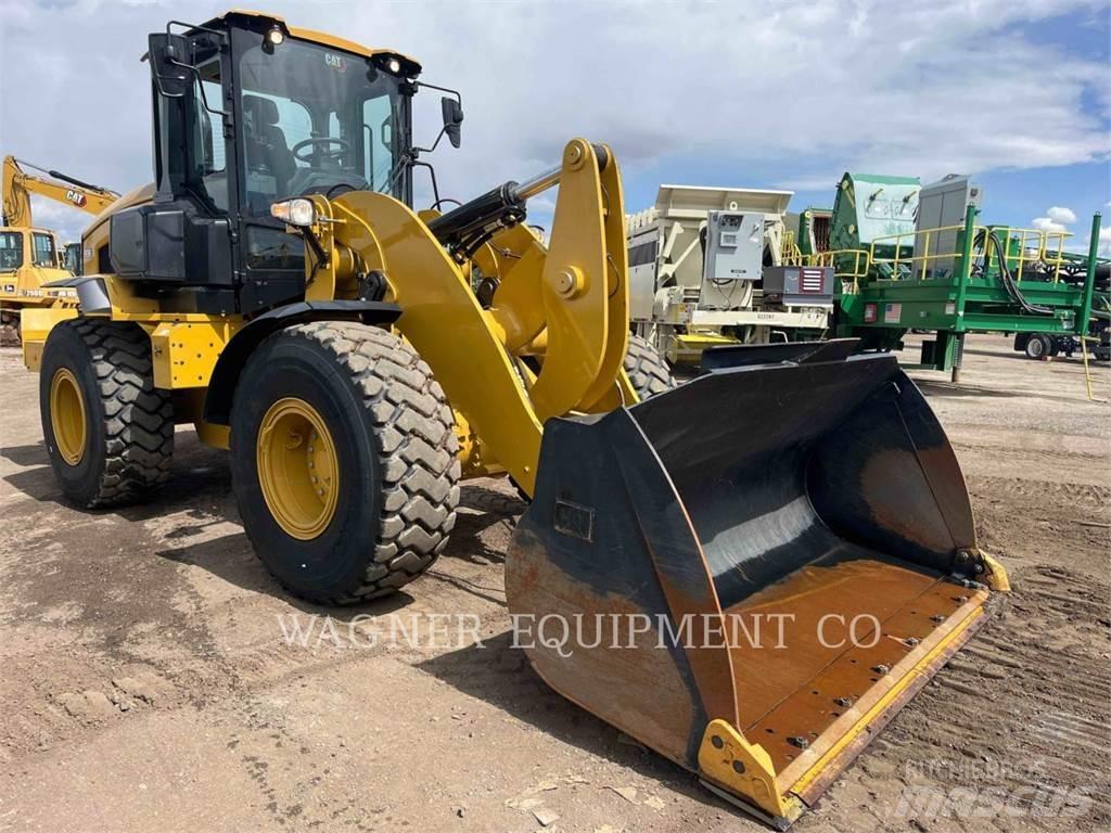 CAT 938 Iekrāvēji uz riteņiem