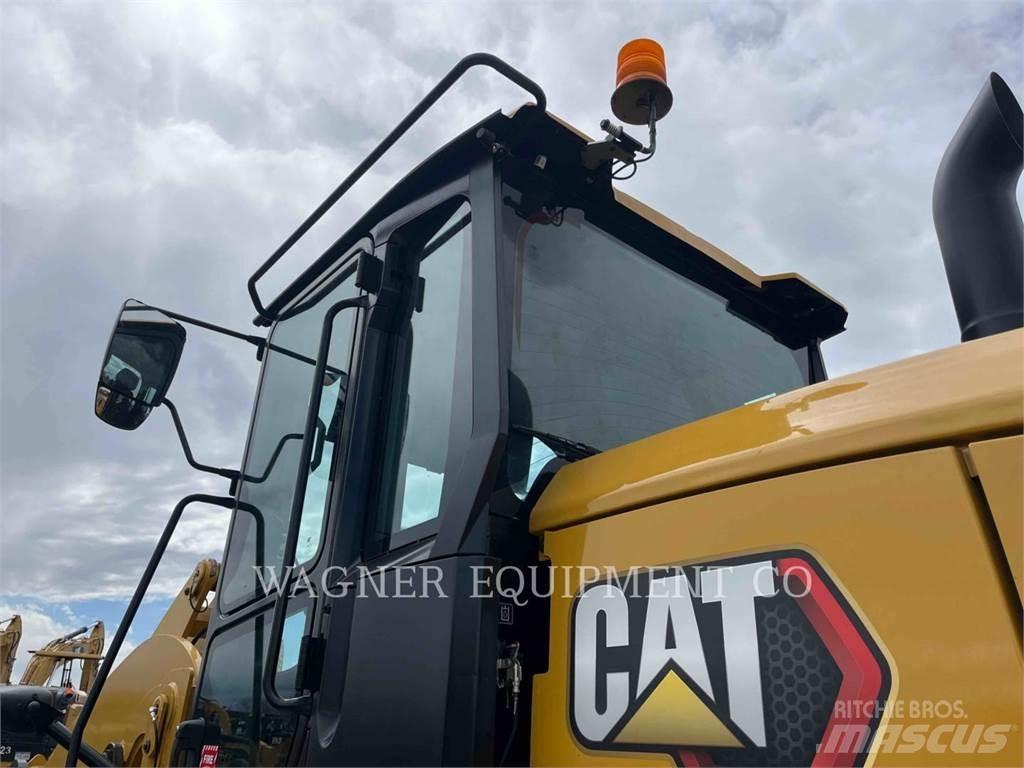 CAT 938 Iekrāvēji uz riteņiem