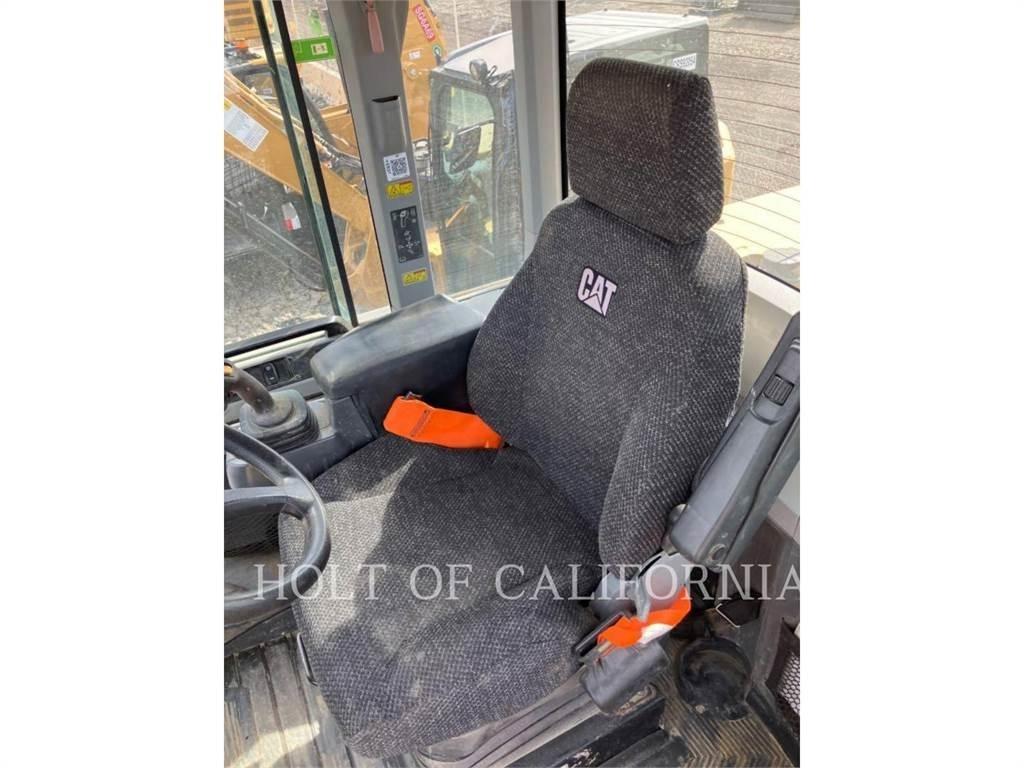CAT 938 Iekrāvēji uz riteņiem