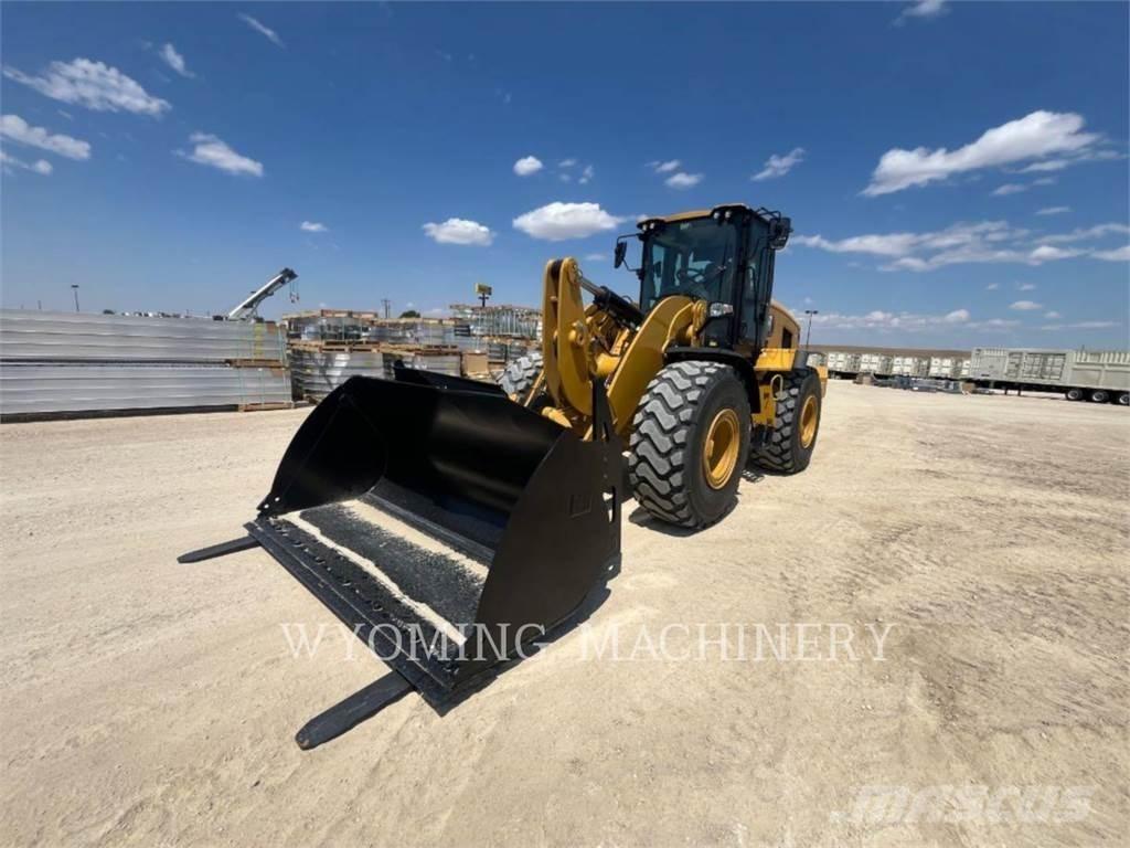 CAT 938 Iekrāvēji uz riteņiem
