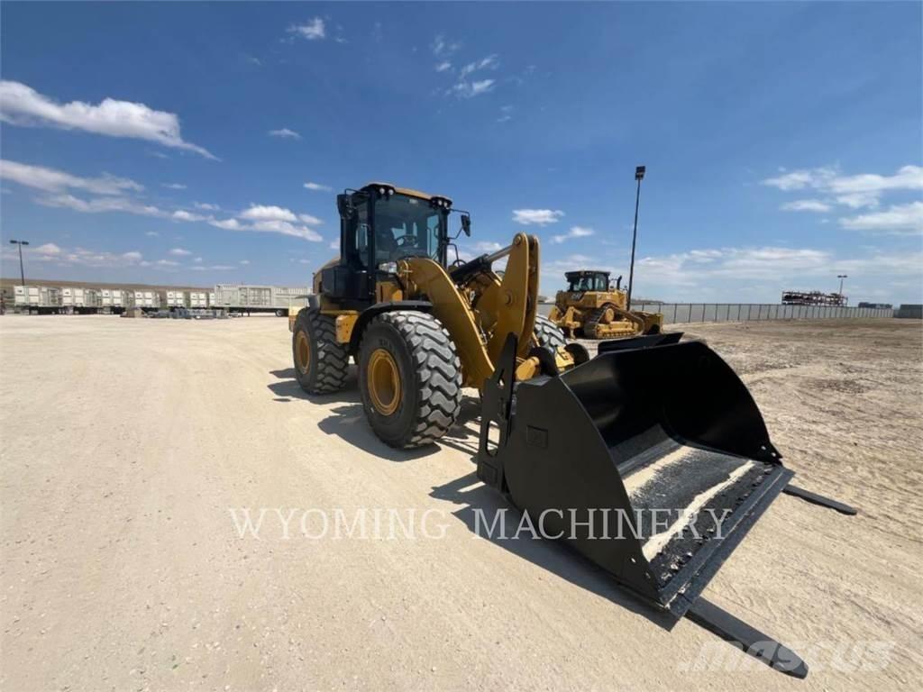 CAT 938 Iekrāvēji uz riteņiem