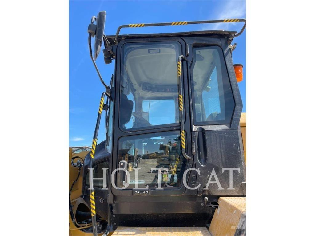 CAT 938 QC Iekrāvēji uz riteņiem