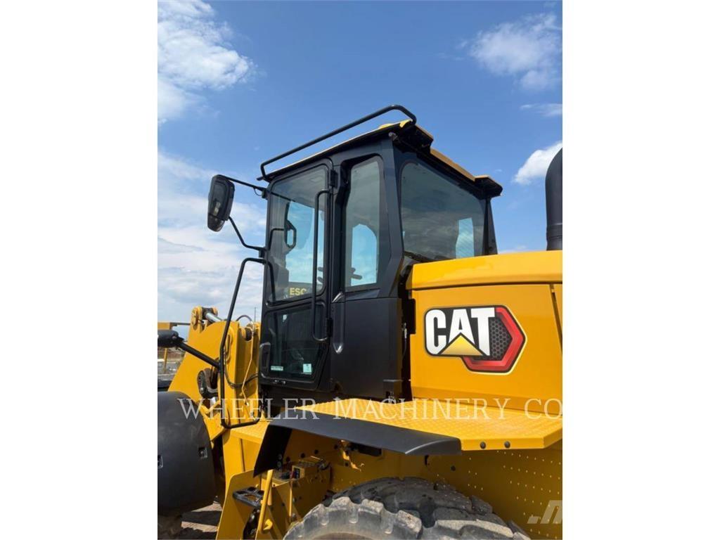 CAT 938 QC Iekrāvēji uz riteņiem