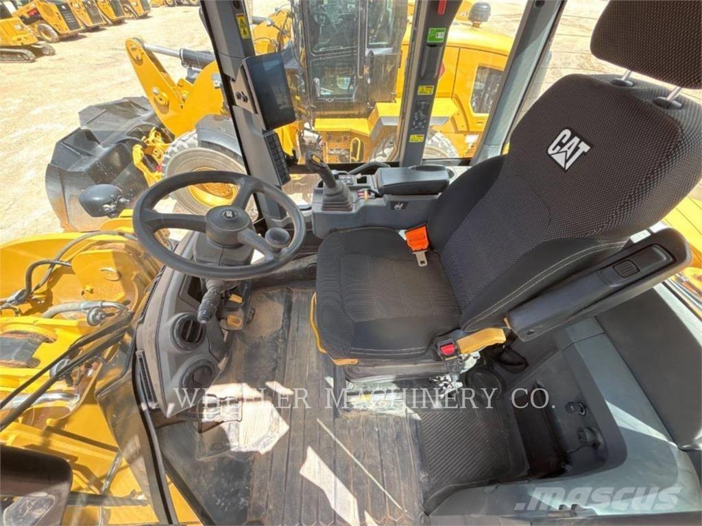 CAT 938 QC Iekrāvēji uz riteņiem