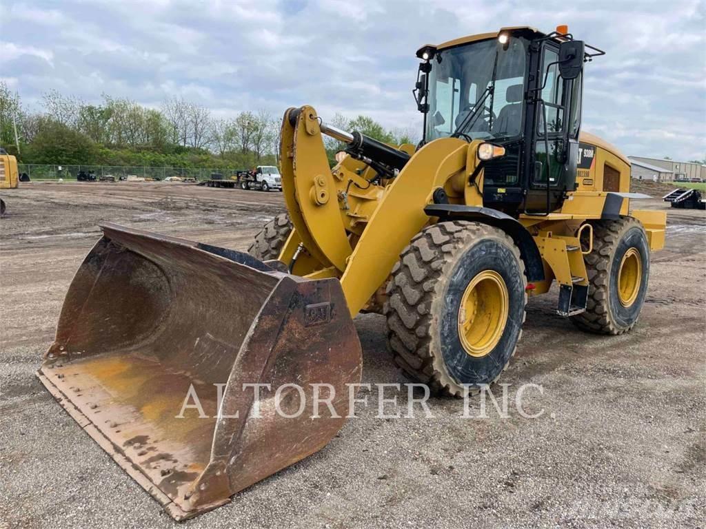 CAT 938M Iekrāvēji uz riteņiem