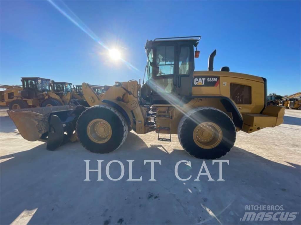 CAT 938M Iekrāvēji uz riteņiem
