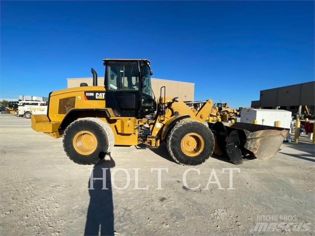 CAT 938M Iekrāvēji uz riteņiem