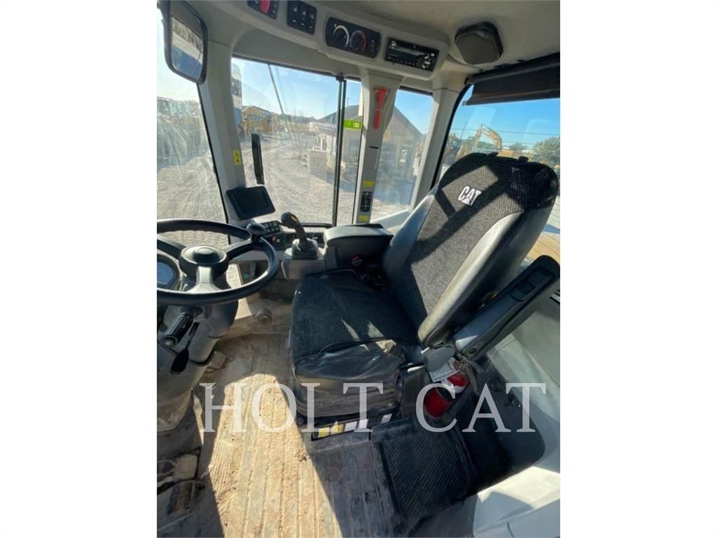 CAT 938M Iekrāvēji uz riteņiem